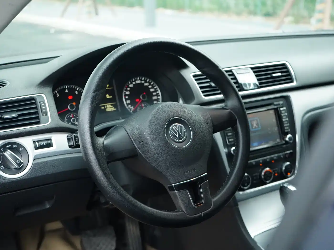 Volkswagen Passat 2014 1.8TSI DSG Luxury Edition фото 7