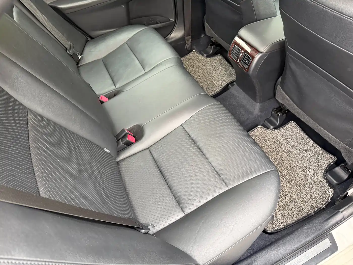 Toyota Camry 2015 2.0G Leading Edition фото 10
