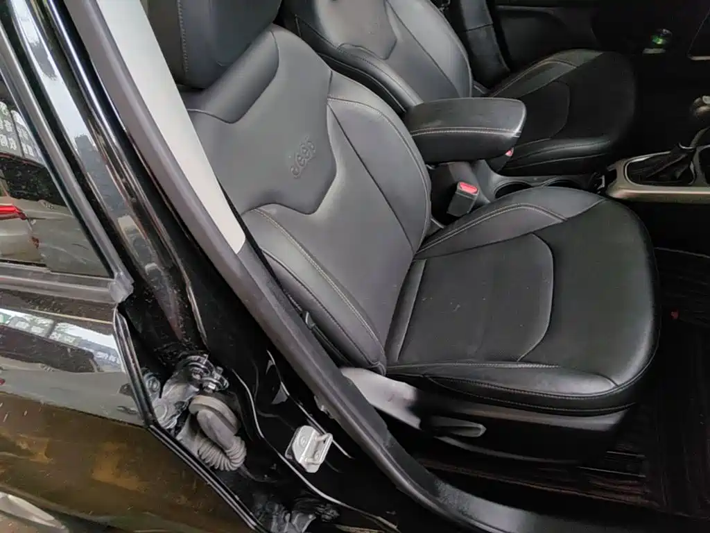 Фото 25 - Jeep Compass