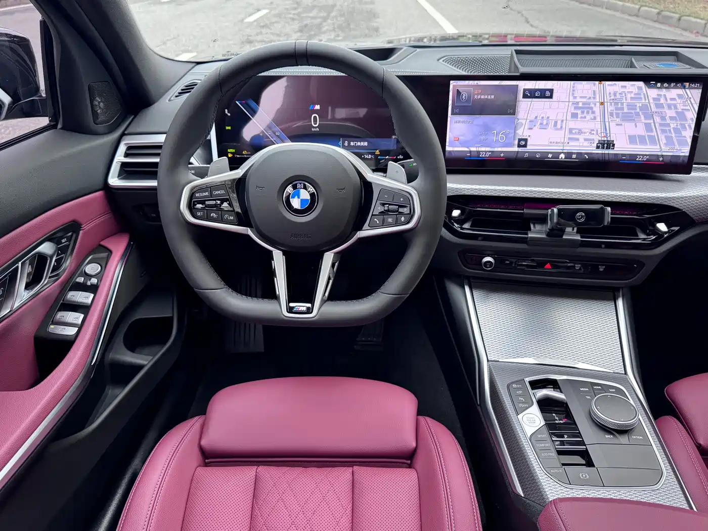 BMW 3 Series 2025 330i M Sport Night Edition фото 13