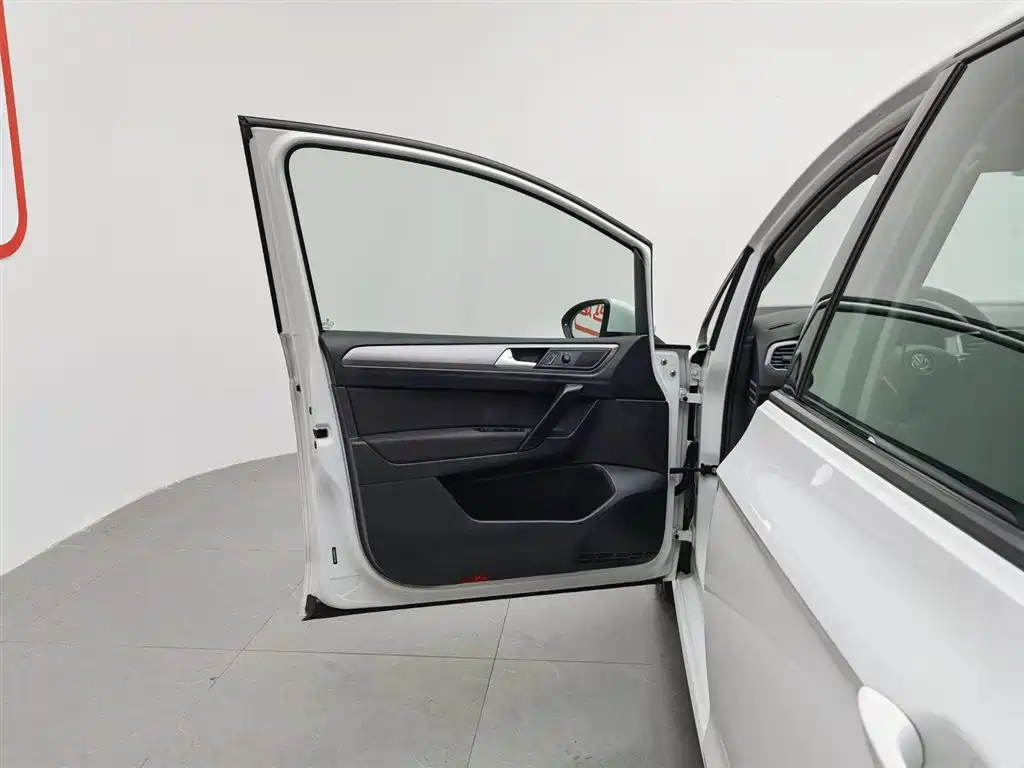 Volkswagen Golf Sportsvan 2016 1.6L Automatic Comfort фото 8