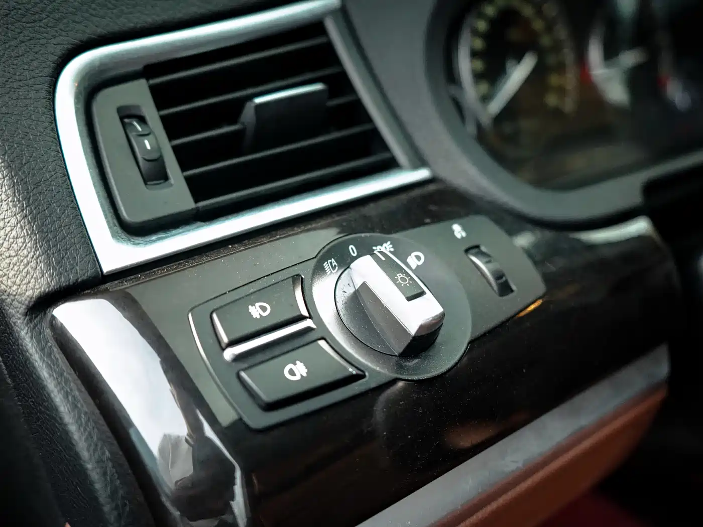 BMW 5 Series GT 2011 535i Elegance фото 18
