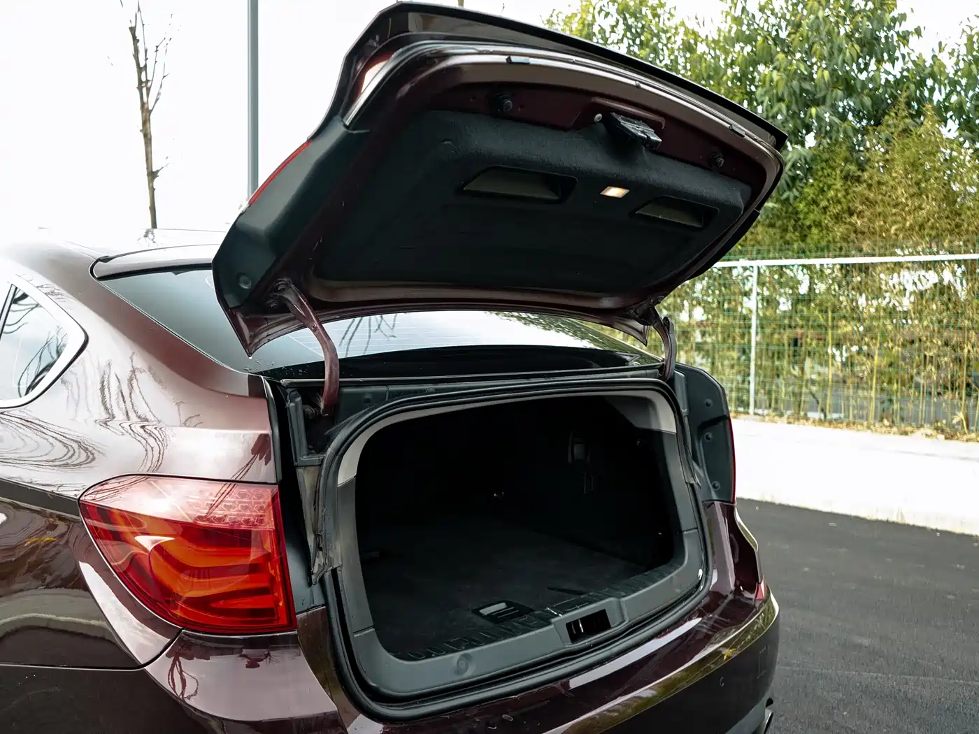BMW 5 Series GT 2011 535i Elegance фото 26