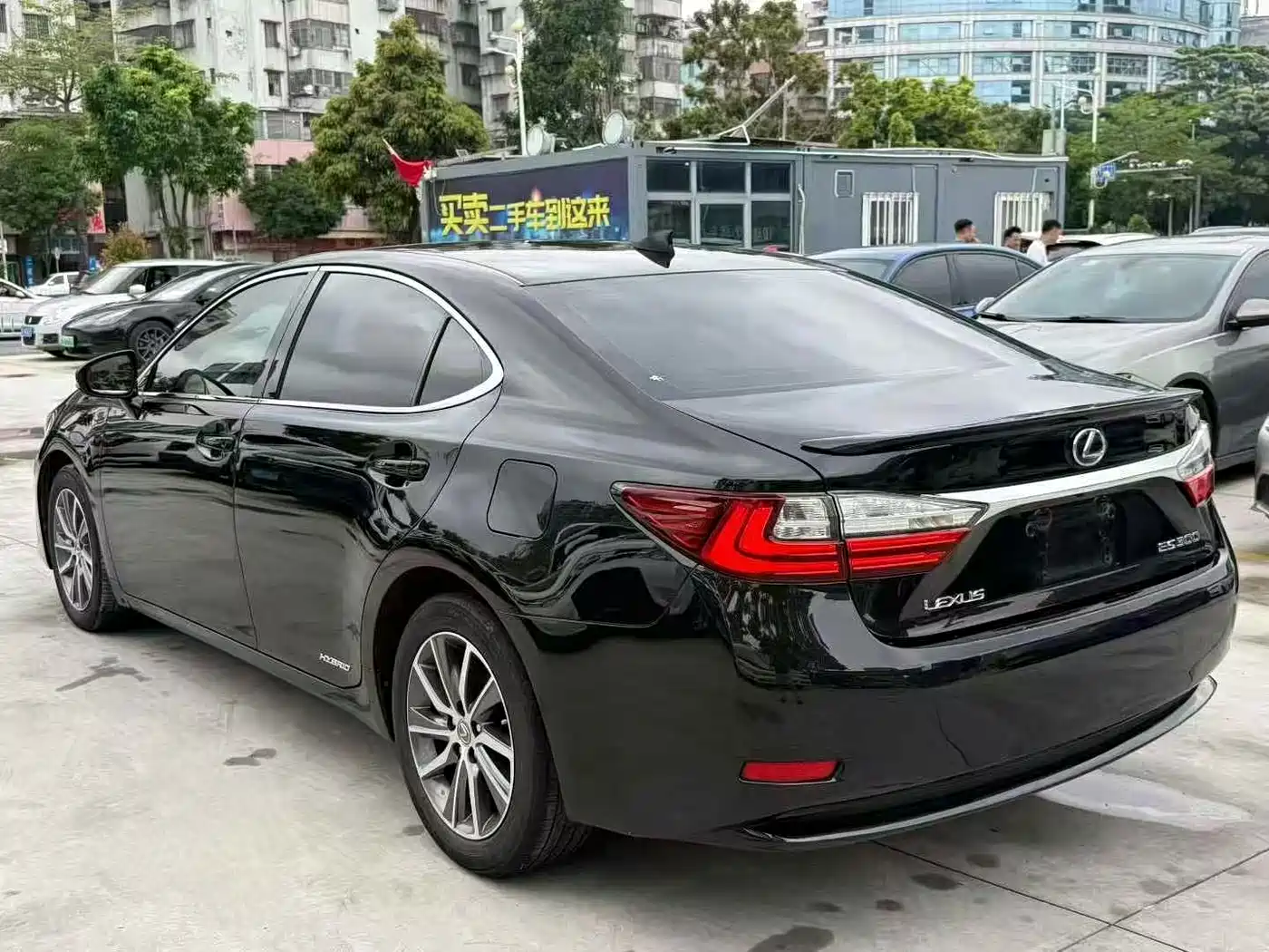 Lexus ES 2015 300h Comfort Edition фото 4