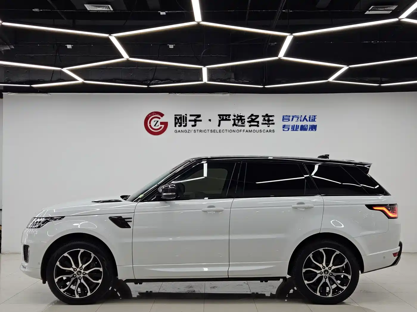 Land Rover Range Rover Sport 2022 3.0 L6 Gloss Black Edition фото 25