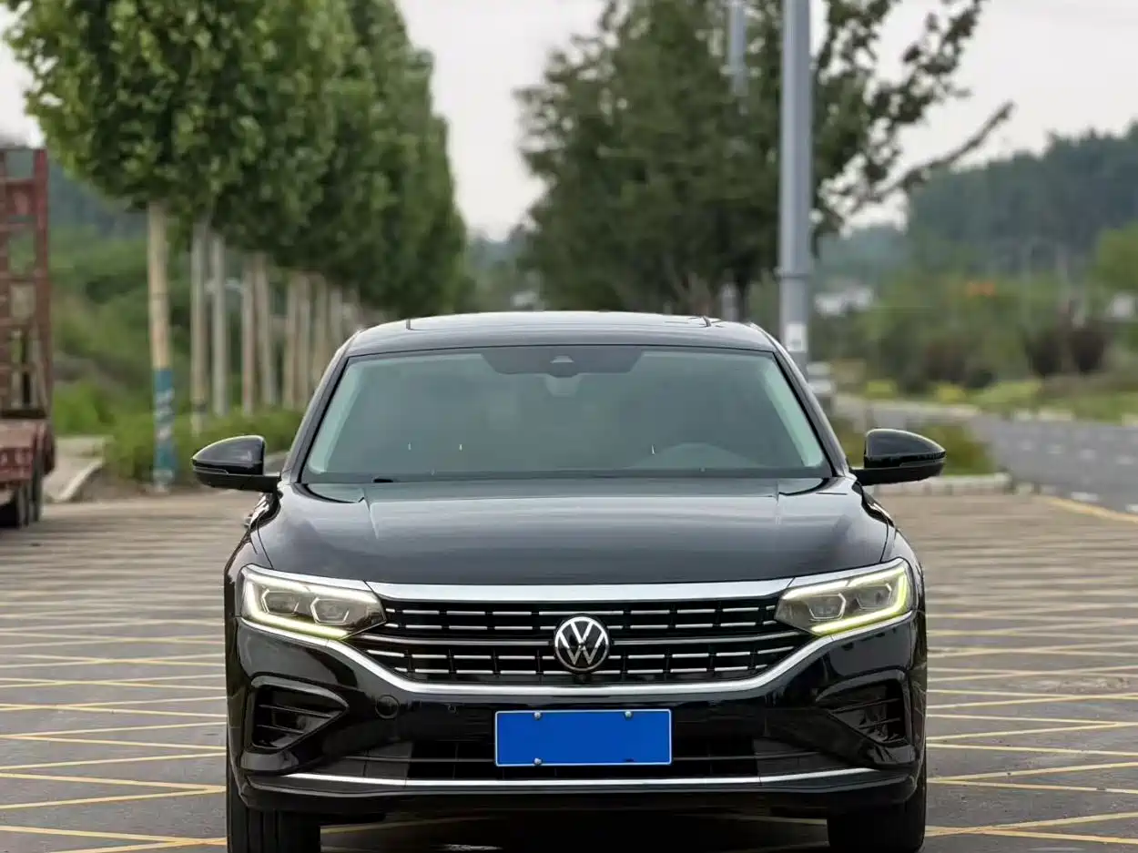 Volkswagen Passat 2022 330TSI Premium Edition фото 2