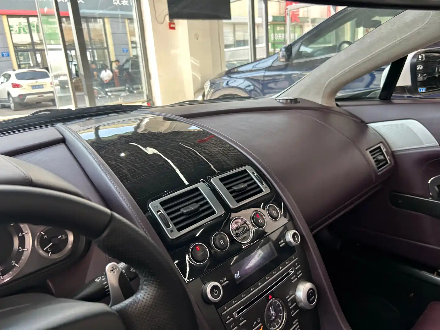 Aston Martin V8 Vantage 2011 2011 4.7L Sportshift Roadster