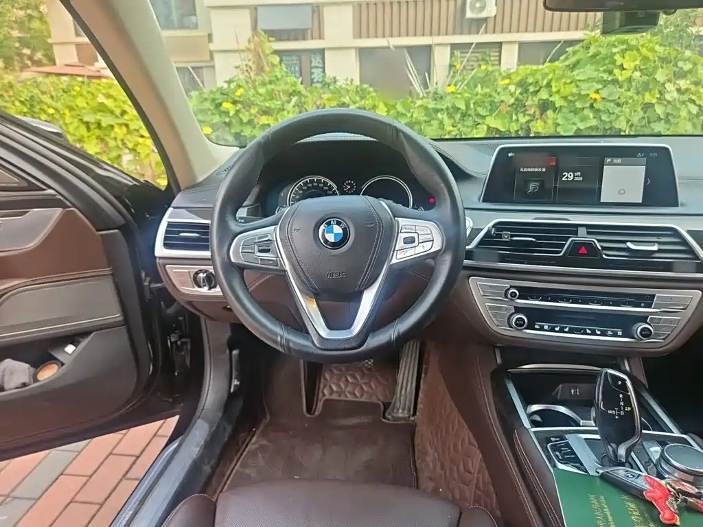 Photo 3 - BMW 7 Series