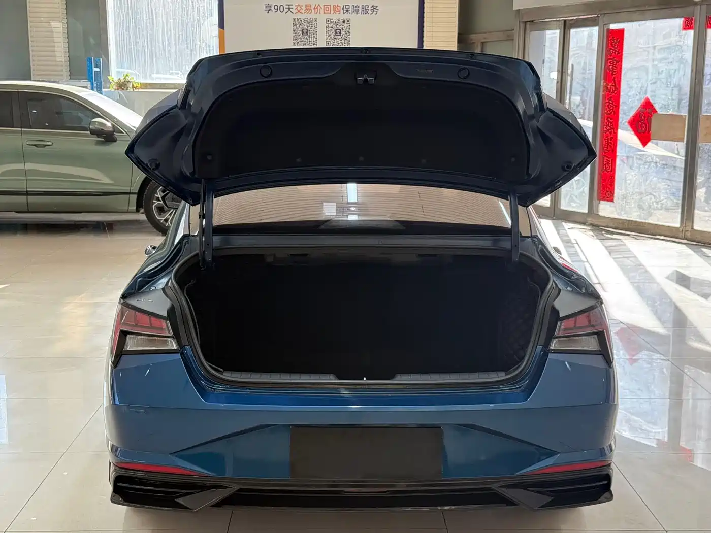 Hyundai Elantra 2022 1.5L CVT LUX Premium Edition фото 24
