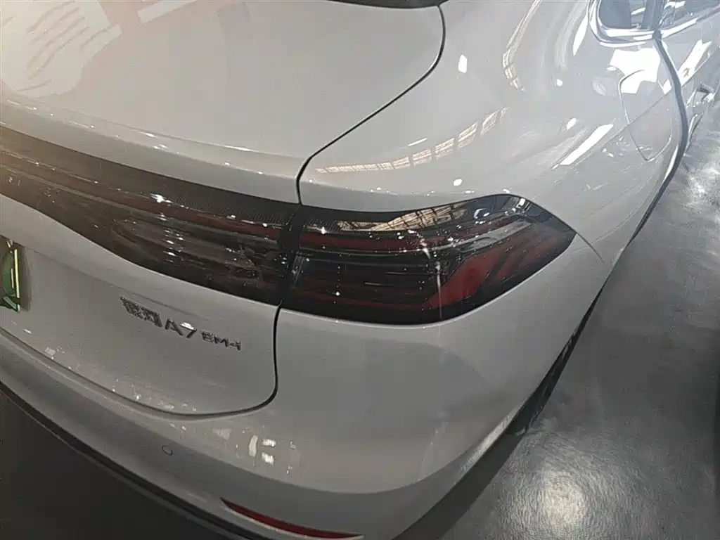 Geely Galaxy Galaxy A7 2025 EM-i 150km Premium Edition фото 21