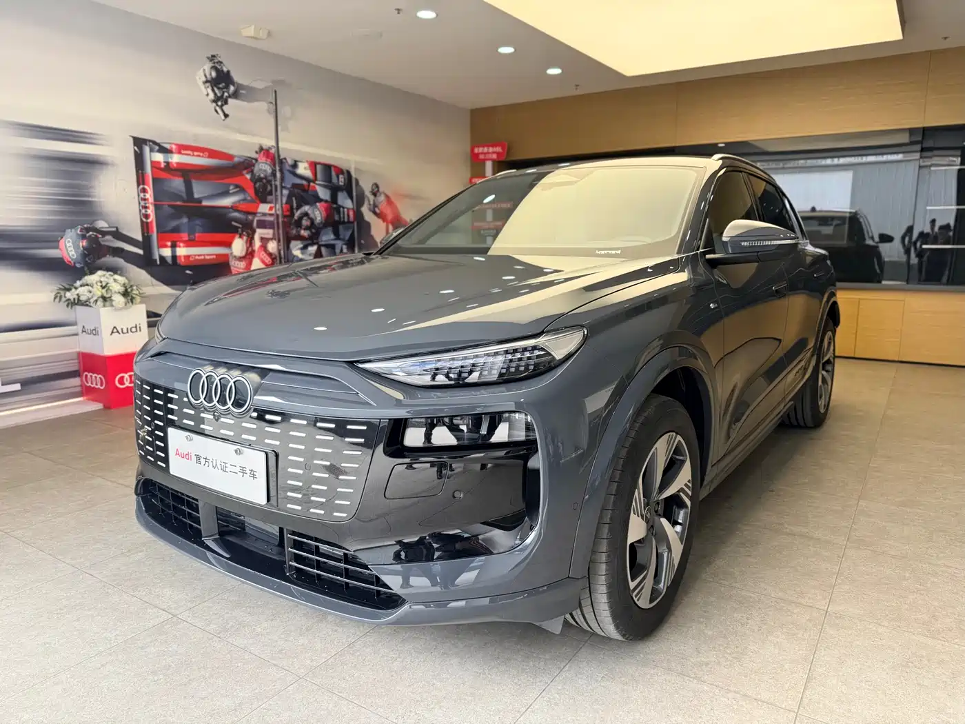 AUDI Q6L E TRON