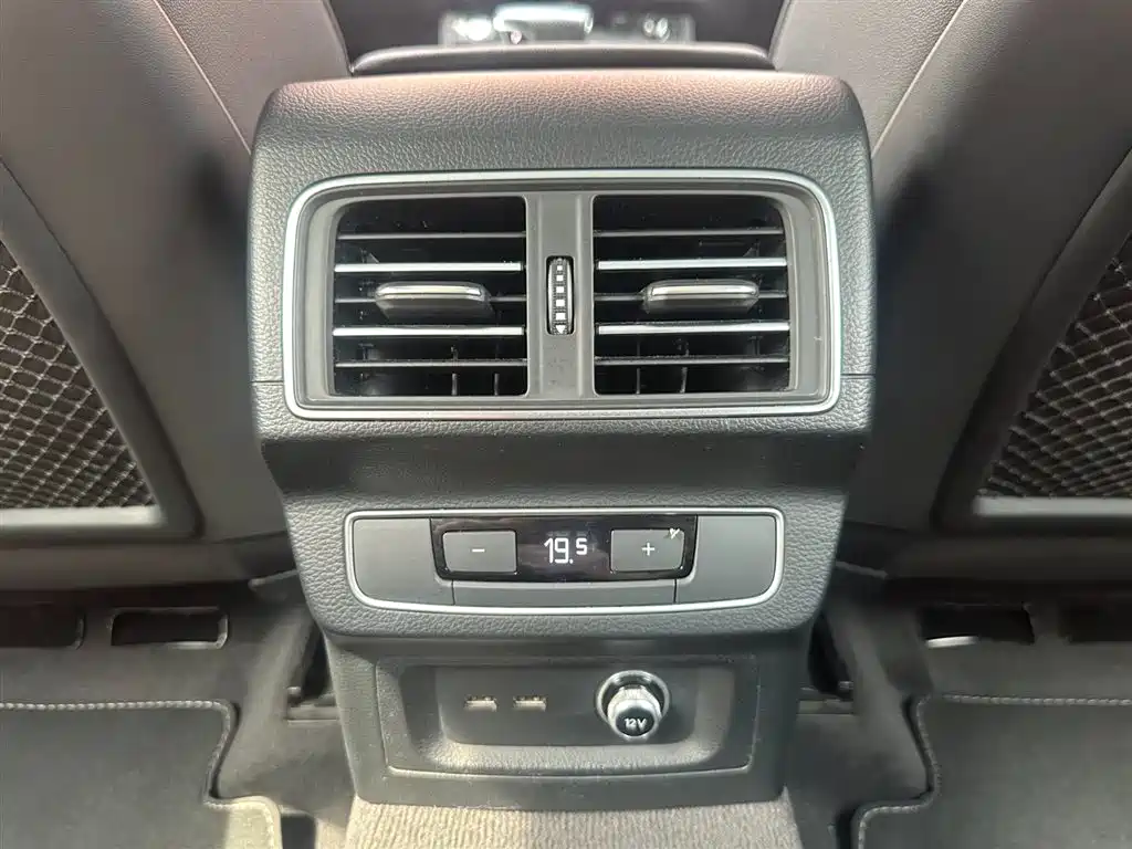 Audi Q5L 2024 Model 40 TFSI Luxury Dynamic фото 15