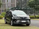 Photo 3 - Toyota Sienna