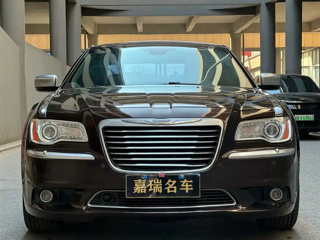 Chrysler 300C (Import) 2013 2013 3.6L Prestige Edition