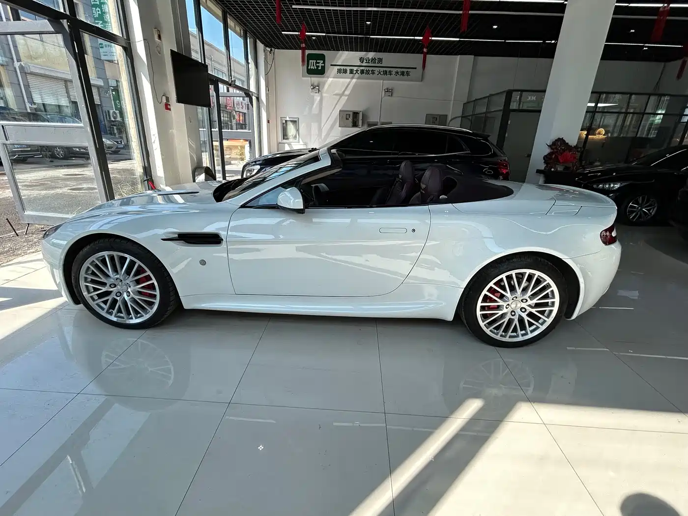 Aston Martin V8 Vantage 2011 2011 4.7L Sportshift Roadster