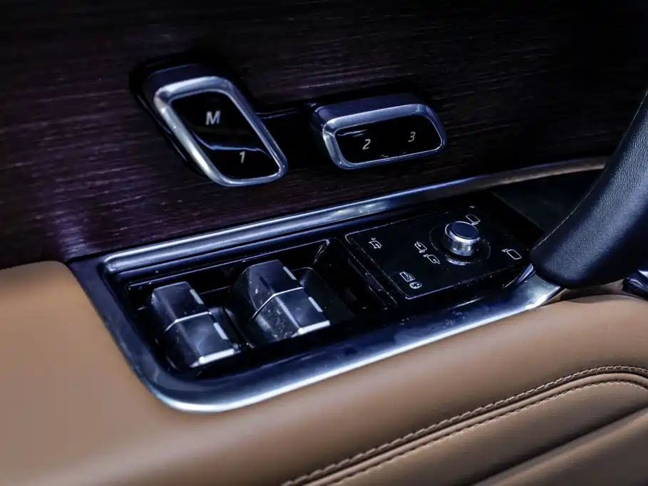 Photo 12 - Land Rover Range Rover