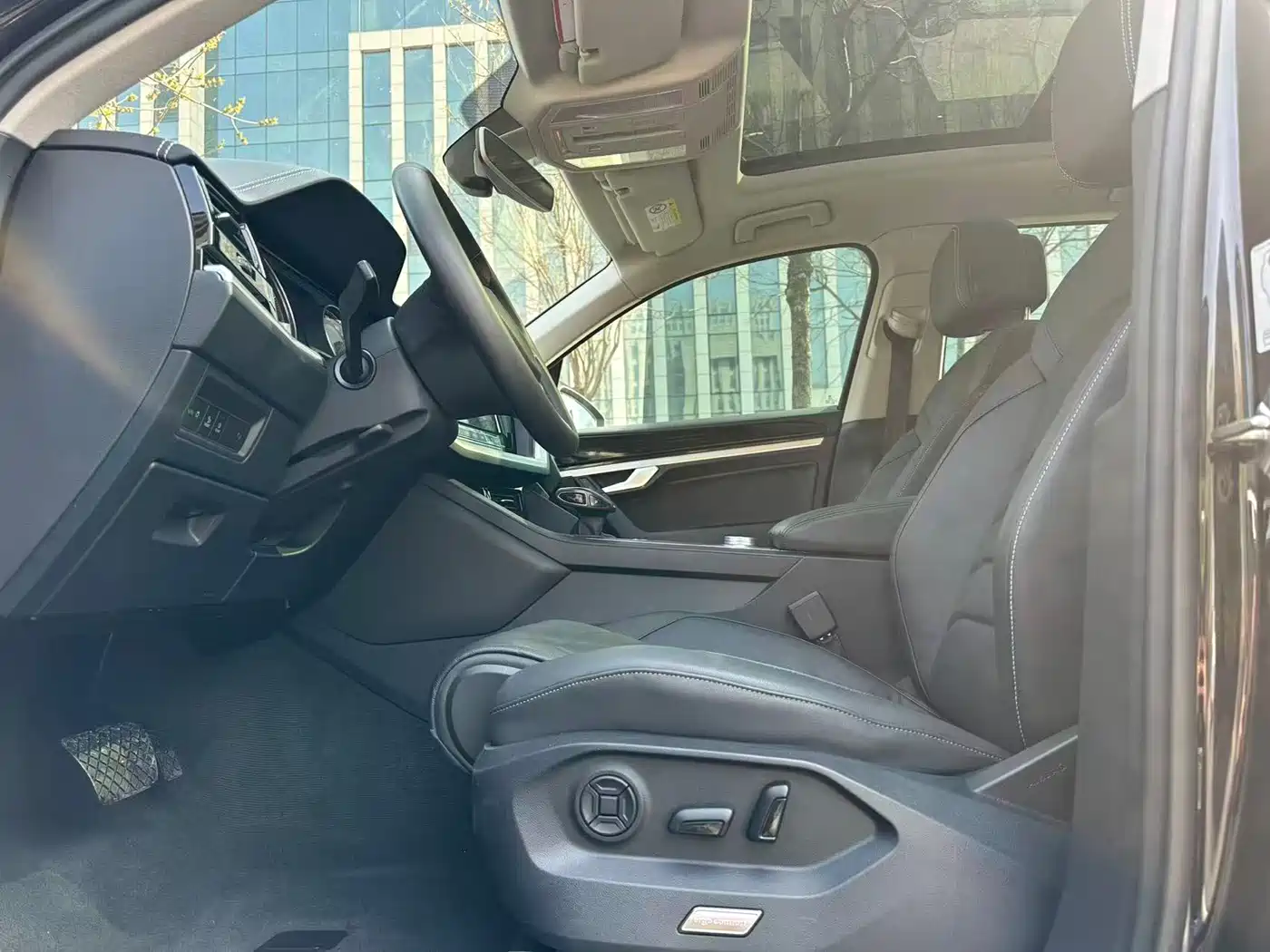 Volkswagen Touareg 2019 2.0TSI Pilot Edition China VI фото 12