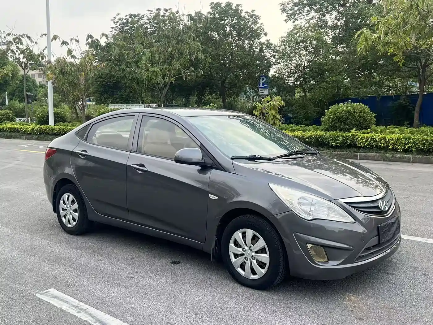 Hyundai Verna 2010 Sedan 1.4L Manual Standard GL фото 3