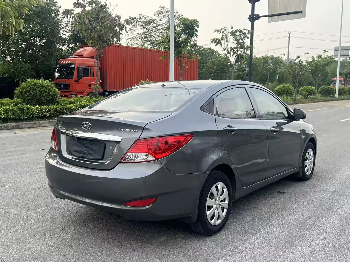 Hyundai Verna 2010 Sedan 1.4L Manual Standard GL фото 7