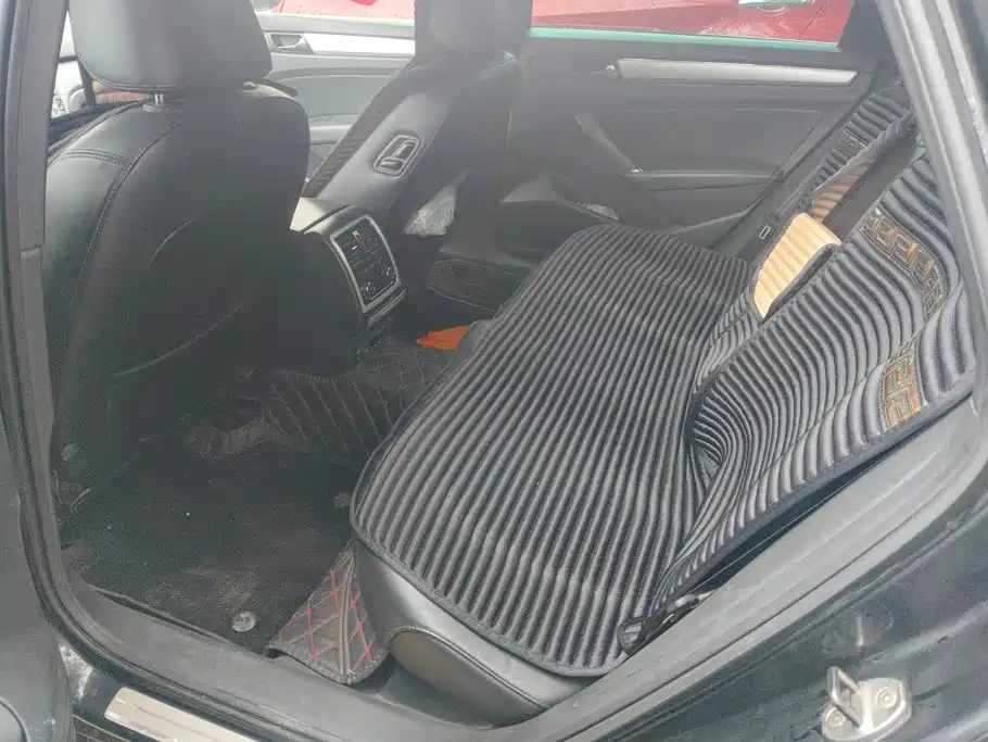 Photo 11 - Volkswagen Passat