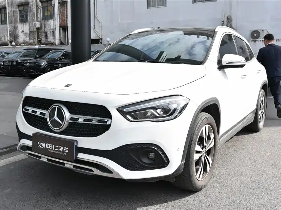 MERCEDES-BENZ GLA