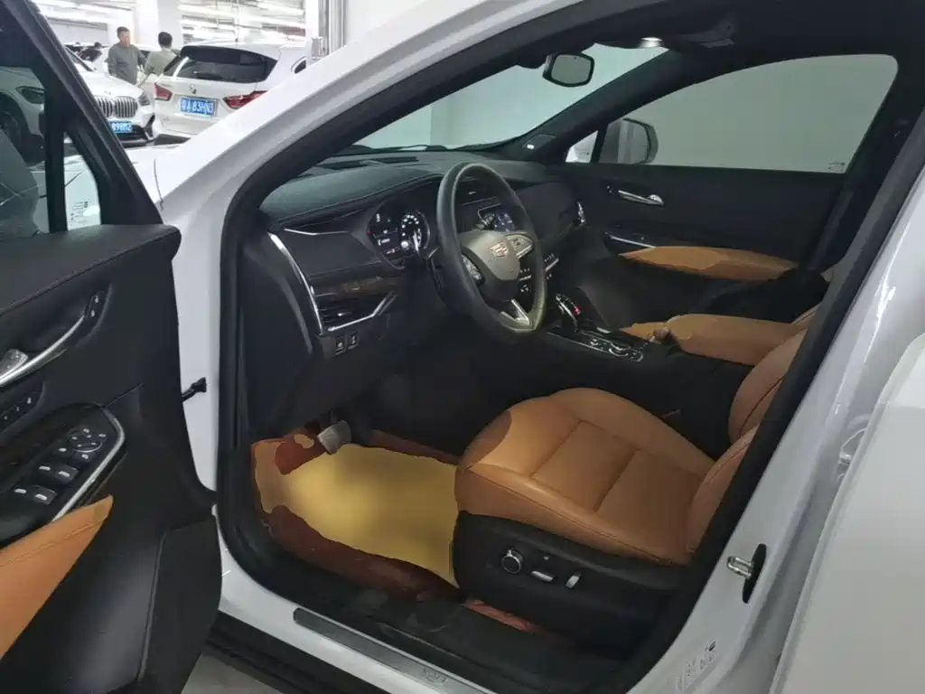صورة 16 - Cadillac XT4