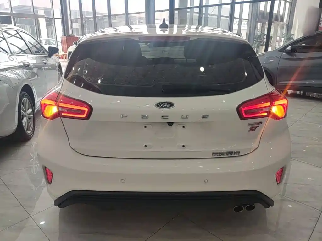 Ford Focus 2023 2022 Hatchback EcoBoost 180 Automatic ST Line