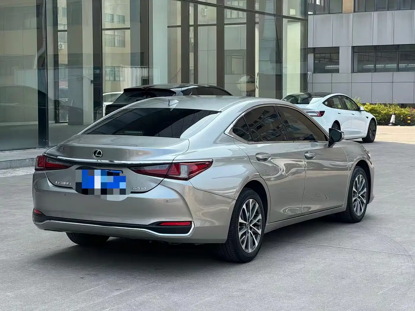 Lexus ES 2022 200 Excellence Edition фото 9
