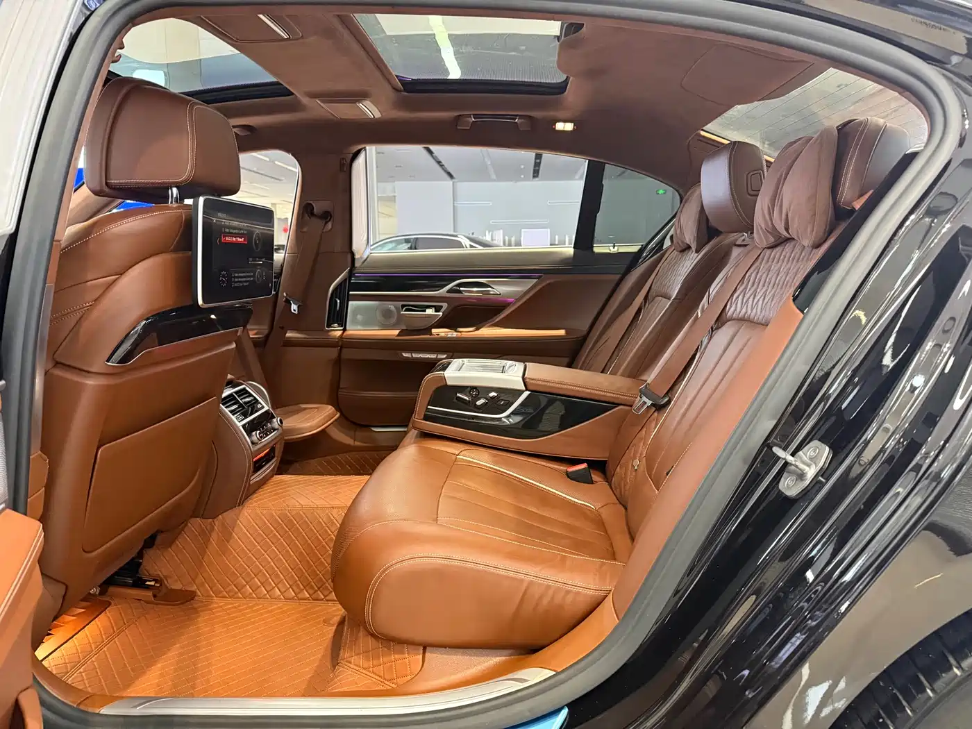 BMW 7 Series 2018 740Li xDrive Premium Type Excellence Package фото 11