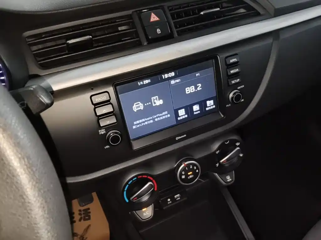 Kia K2 2017 2017 Sedan 1.4L AT GLS