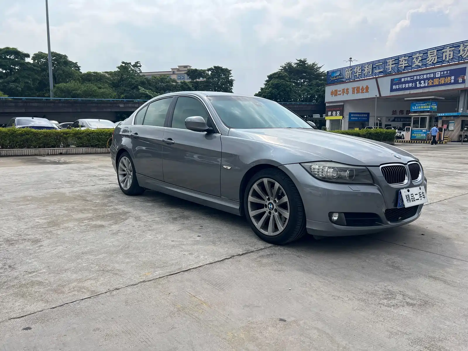 Photo 3 - BMW 3 Series