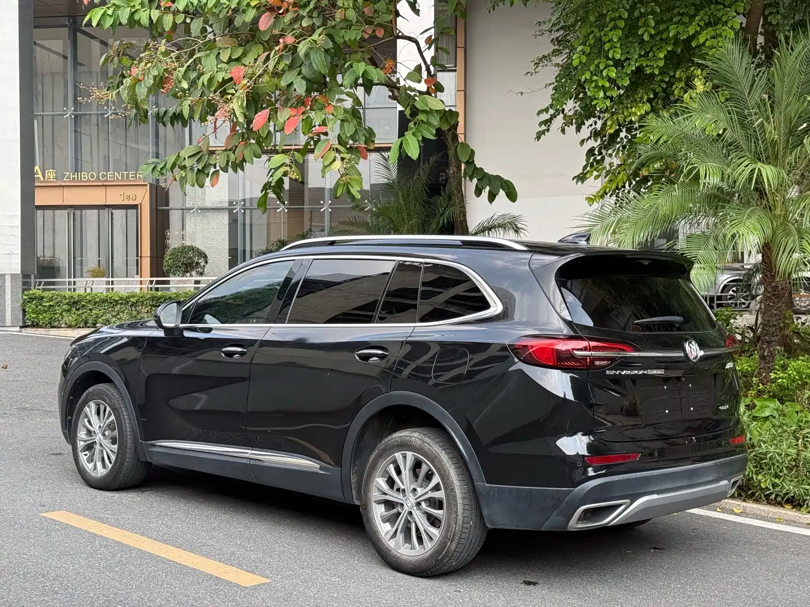 Photo 8 - Buick Envision Plus