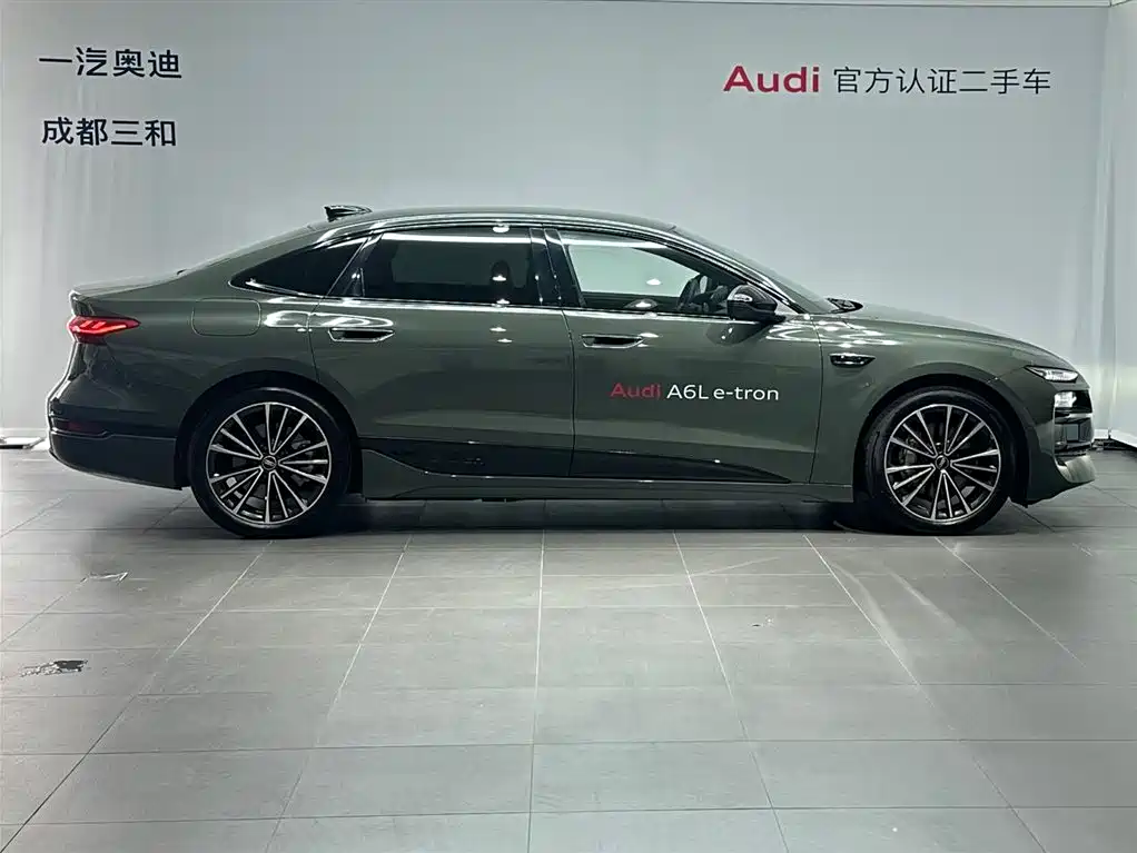Фото 3 - Audi A6L e-tron