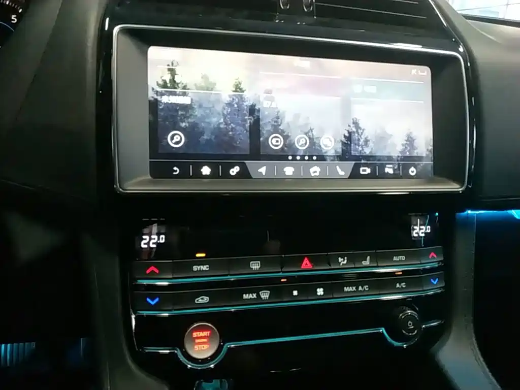 Photo 13 - Jaguar F-PACE