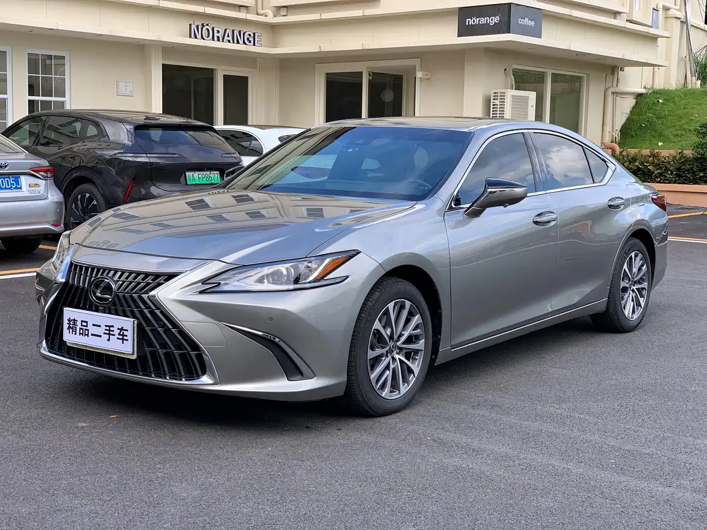 Фото 1 - Lexus ES