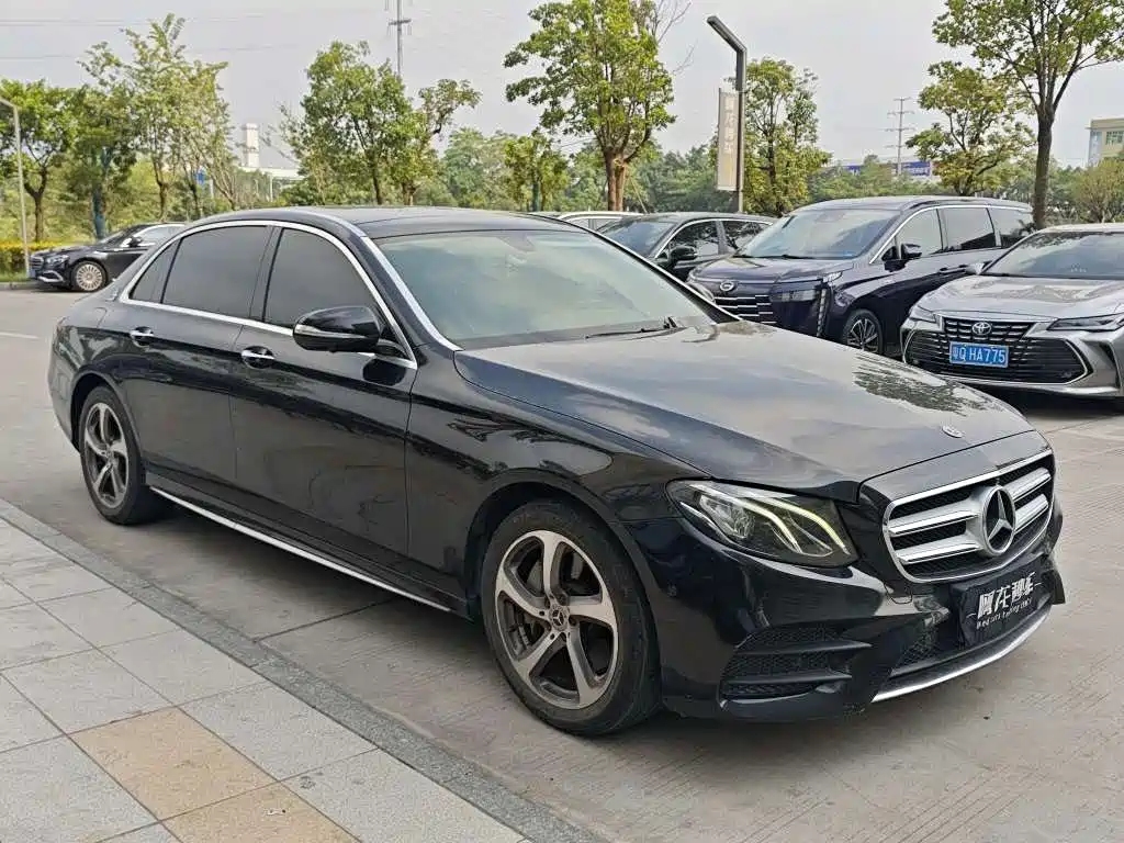 Фото 3 - Mercedes-Benz E-Class
