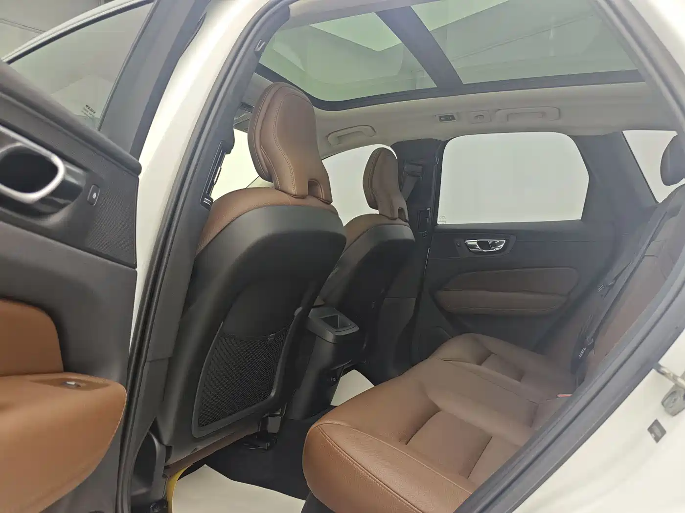 Фото 18 - Volvo XC60