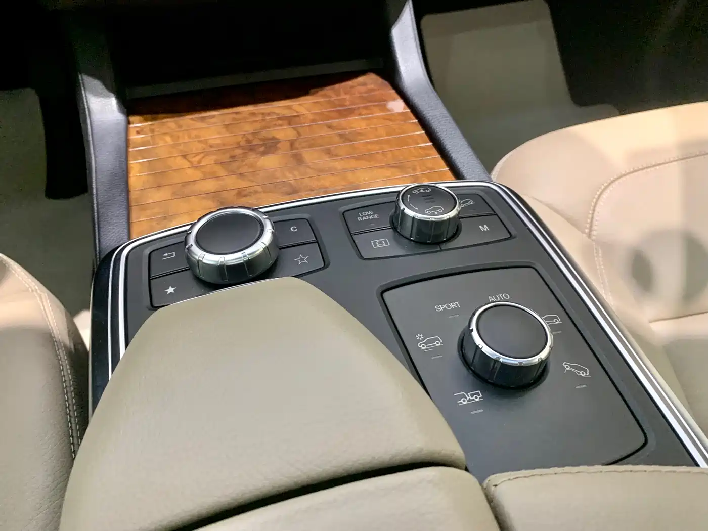 Mercedes-Benz M-Class 2015 ML 400 4MATIC Luxury фото 12