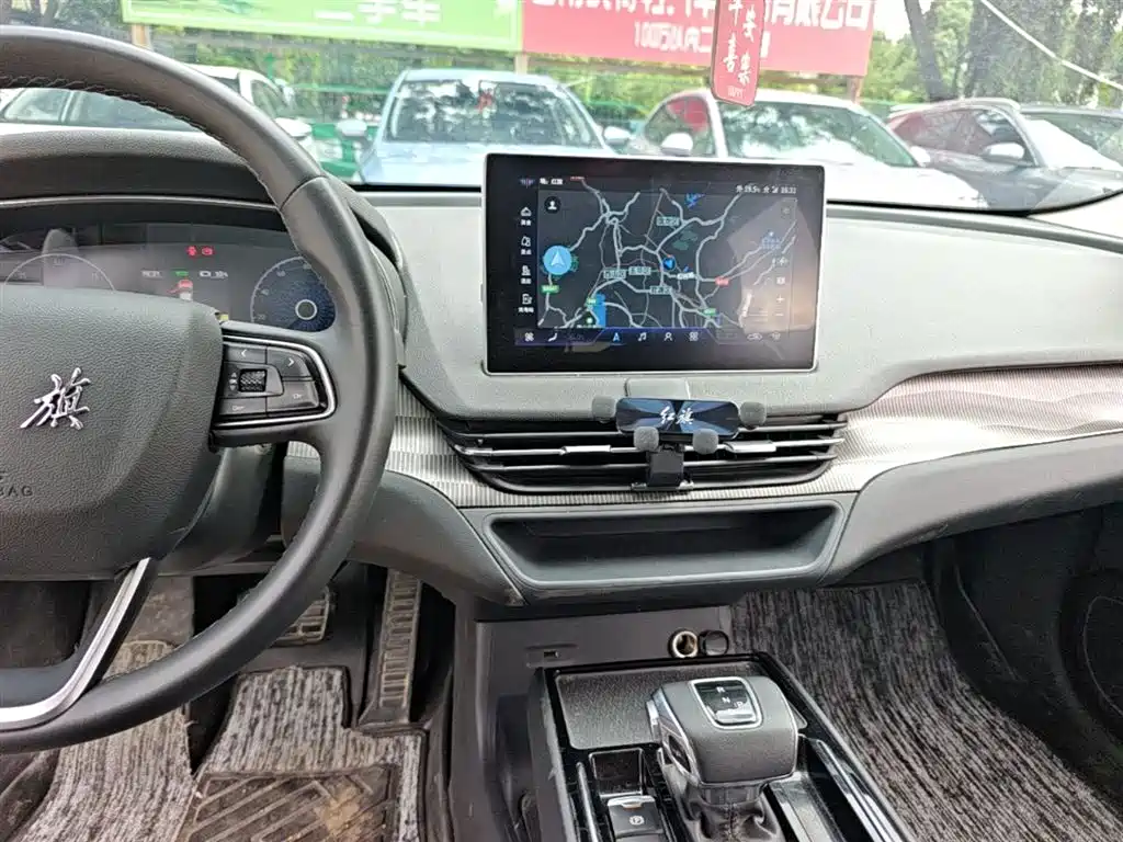Hongqi E-QM5 2022 431km Charging Enjoyment Edition фото 13