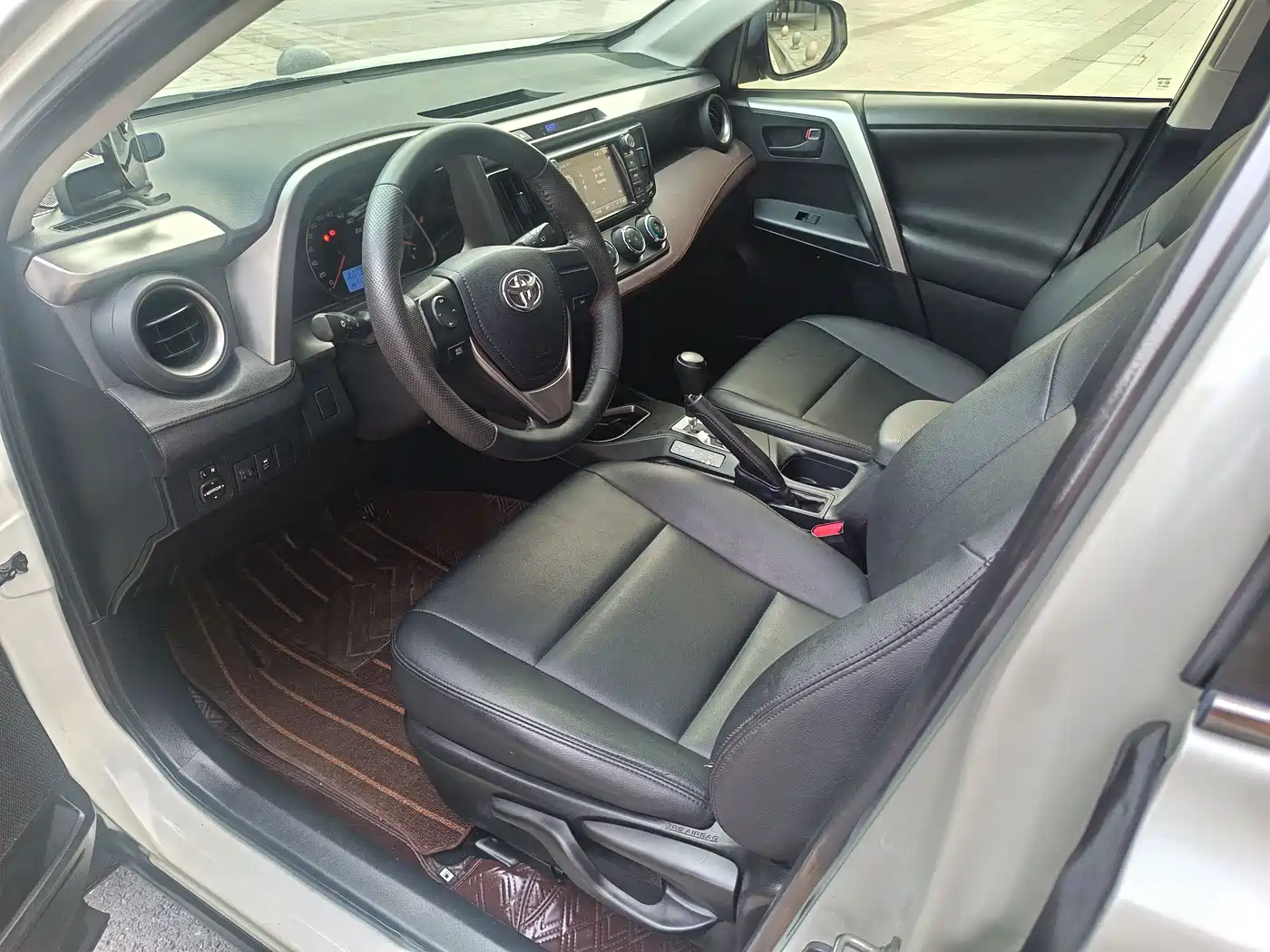 Toyota RAV4 Rongfang 2016 2.0L CVT 2WD Urban (China V) фото 12