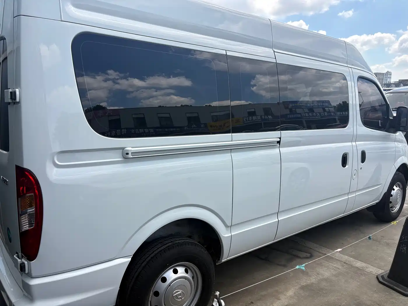 Maxus Xintu V80 2024 2024 Model Year Aoyunton Value Edition 6MT Long Wheelbase Medium Roof 127Ps 6/7/8/9-Seater