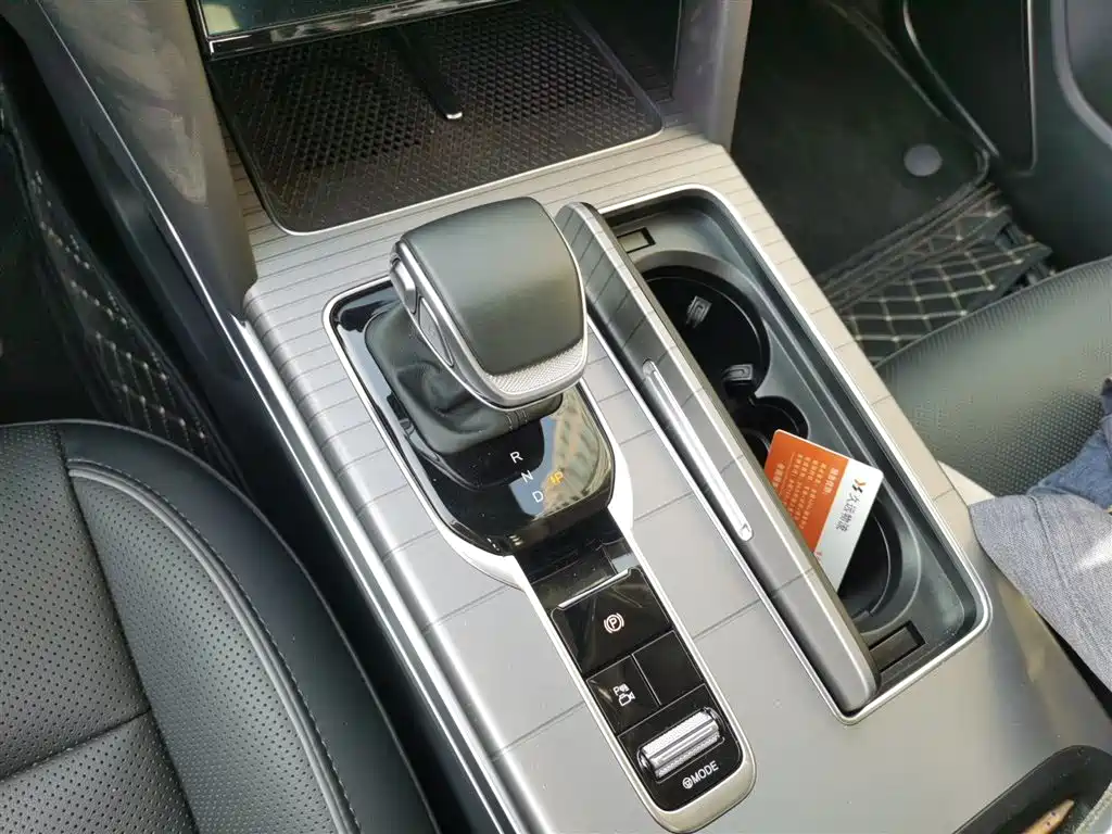 Hongqi HS7 PHEV 2024 2.0T PHEV 4WD Flagship Edition 6-seater фото 6
