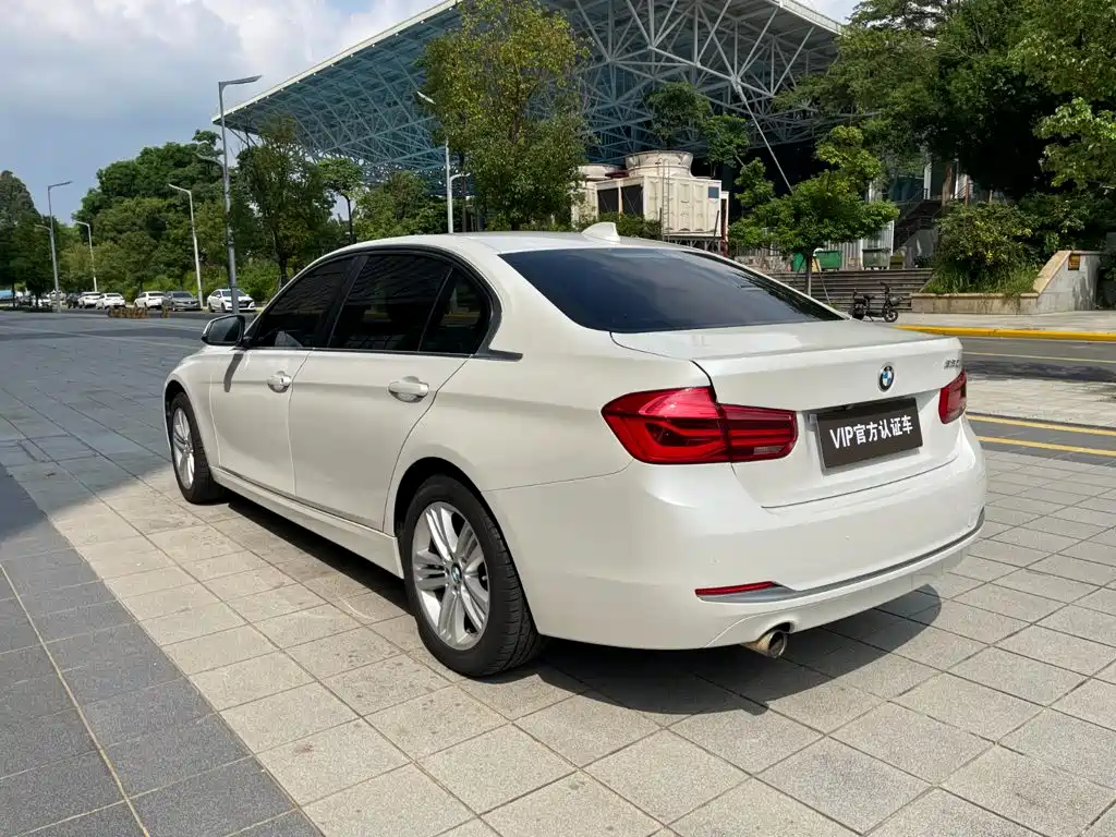 Photo 7 - BMW 3 Series