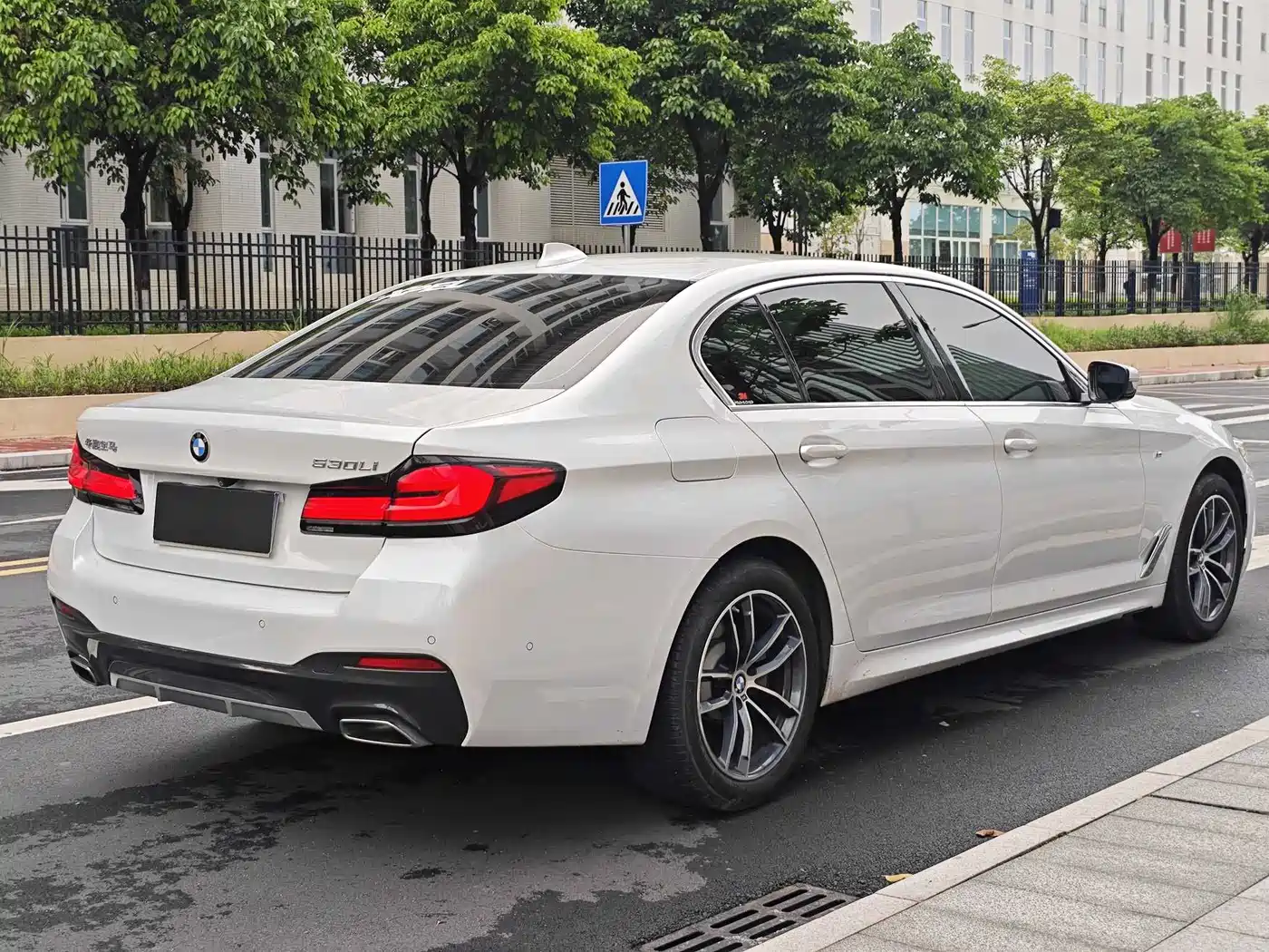 BMW 5 SERIES