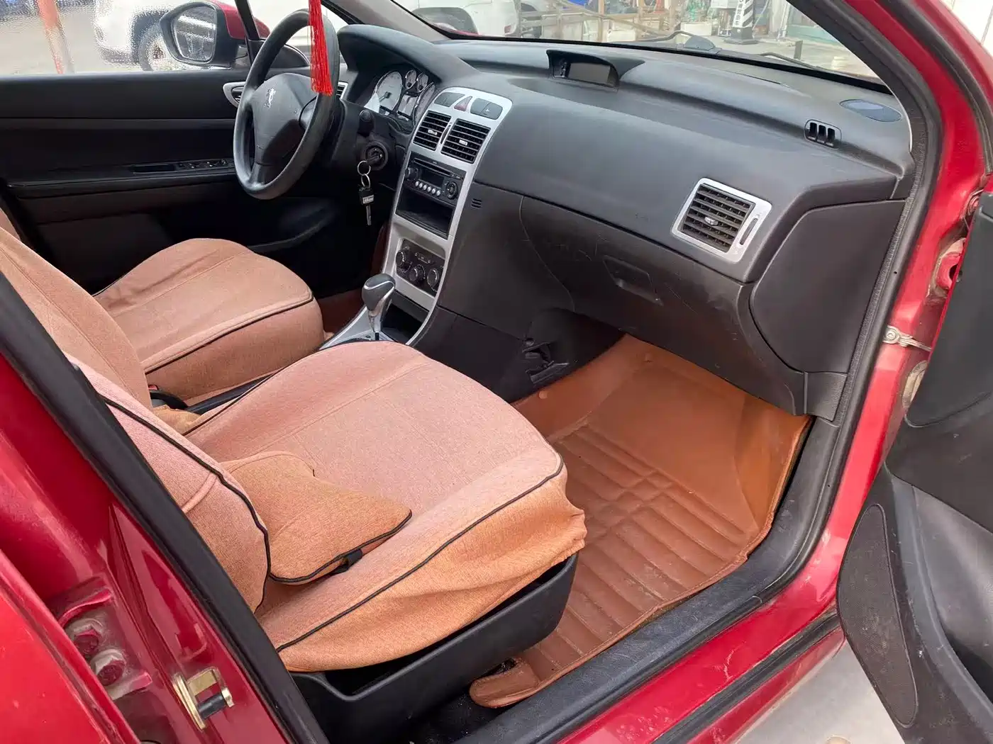 Peugeot 307 2013 Hatchback 1.6L Automatic Comfort фото 8