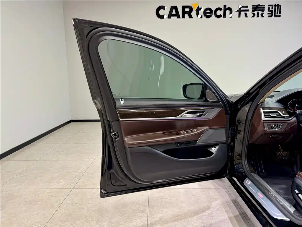BMW 7 Series 2019 730Li Luxury Package фото 17