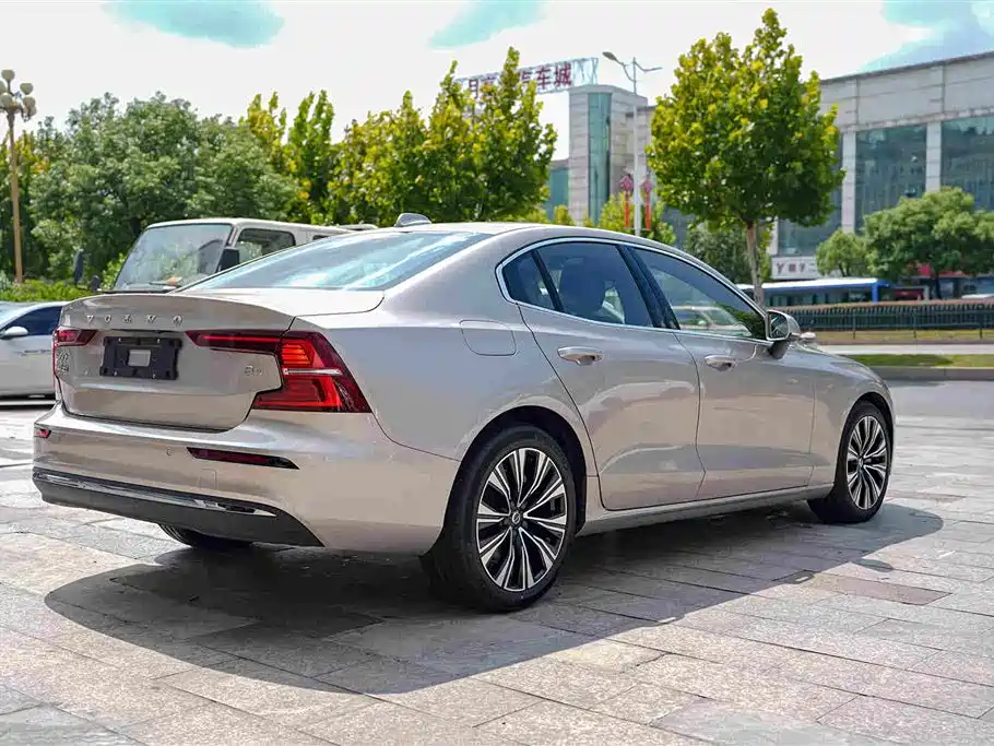 Volvo S60 2025 2025 B4 Smart Elite Luxury Edition