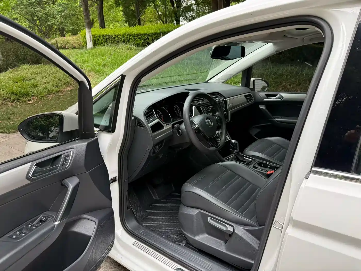Volkswagen Touran 2018 Touran L 280TSI DSG Comfort 7-seater China V фото 7