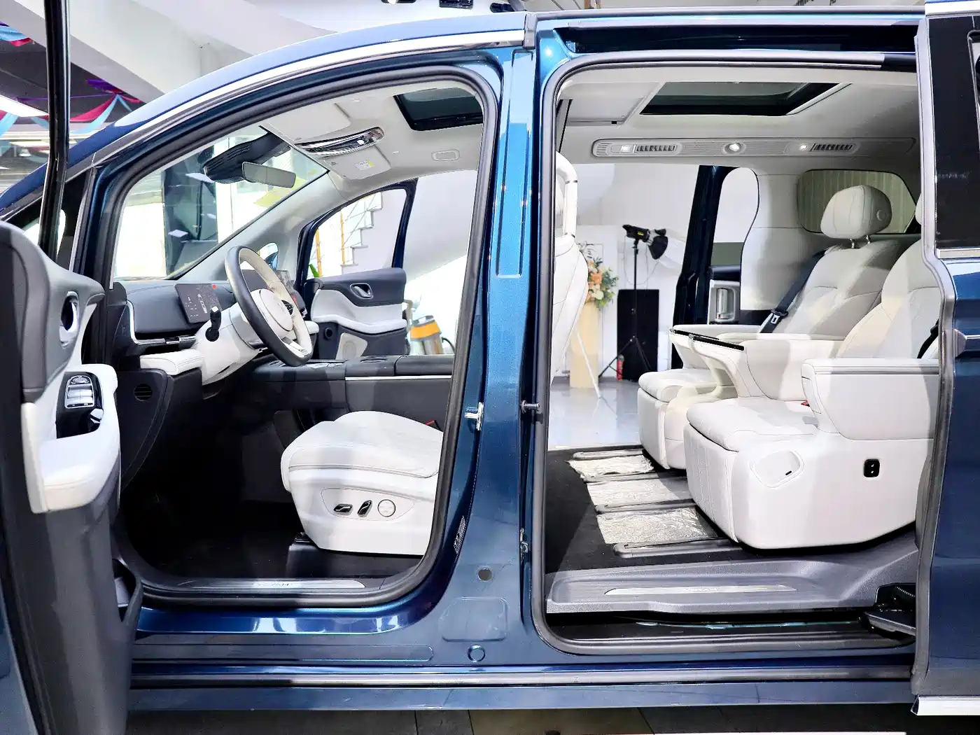 Voyah Auto Voyah Dreamer 2025 PHEV AWD Flagship Kunpeng Edition фото 11