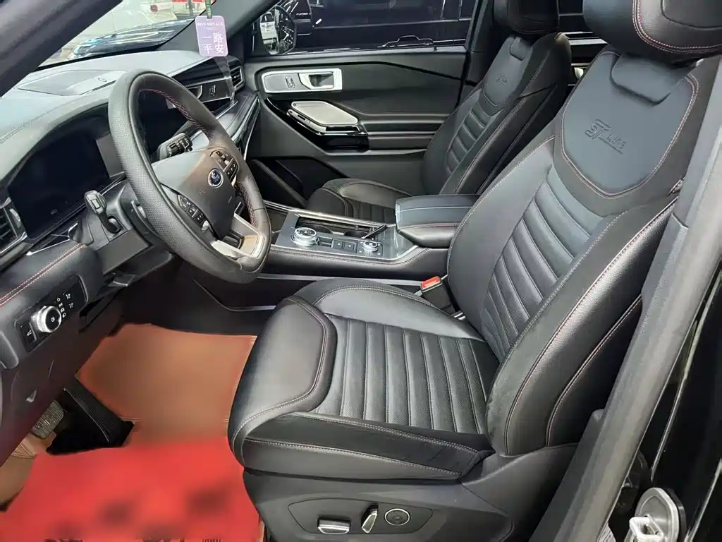 Photo 17 - Ford Explorer
